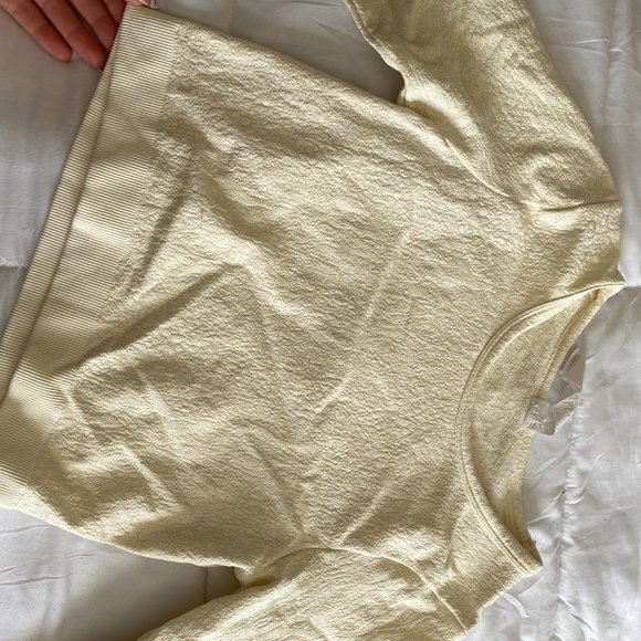 long sleeve crop- fabletics. thick material - Picture 5 of 5